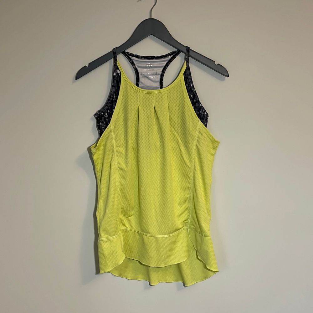 MPG Women’s Tank Top w/built in sports bra. Size Medium